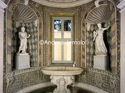 Casina di Pio IV Casina - Vestibolo - Lato destro con statua della Fortuna | Andrea Jemolo