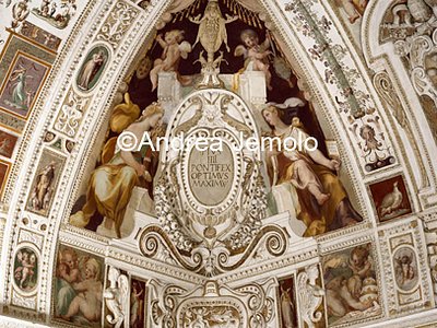 Casina of Pius IV Casina - Hall of Holy Family - Vault - Concordia e Liberalitas | Andrea Jemolo