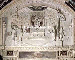 Casina of Pius IV Casina - Gallery or Hall Zuccari - Lunetta with the coat of Gregory XIV | Andrea Jemolo