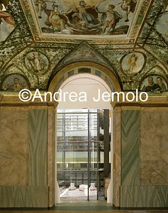 The new Hertzian Library Arch between the frescoed hall of the old palace and the new space with the cavedium | Andrea Jemolo
