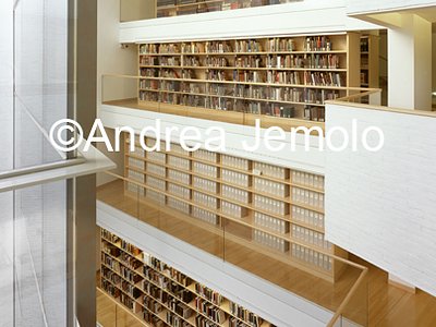 Nuova Bibliotheca Hertziana Ballatoi a gradoni con i libri | Andrea Jemolo