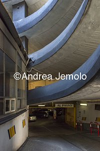 Garage and Market Via Magna Grecia | Andrea Jemolo