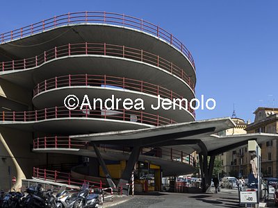 Autorimessa e Mercato Via Magna Grecia | Andrea Jemolo
