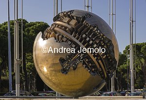 Great sphere in front of the Ministry of Foreign Affairs - Farnesina, started as Palazzo del Littorio  | Andrea Jemolo