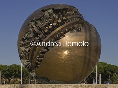 Great sphere in front of the Ministry of Foreign Affairs - Farnesina, started as Palazzo del Littorio  | Andrea Jemolo