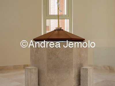 Chiesa e complesso parrocchiale San Tommaso Apostolo in Località Infernetto Fonte battesimale | Andrea Jemolo