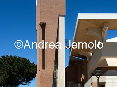 Chiesa e complesso parrocchiale San Tommaso Apostolo in Località Infernetto Campanile | Andrea Jemolo