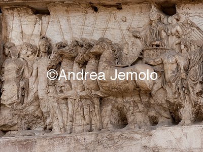 Arco di Tito Tito sulla quadriga trionfale | Andrea Jemolo