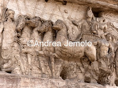 Arco di Tito Tito sulla quadriga trionfale | Andrea Jemolo