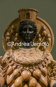 Archaeological National museum Farnese Collection - Artemis Ephesia - Alabaster and bronze - Detail | Andrea Jemolo