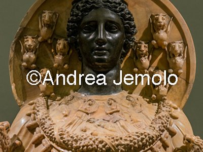 Archaeological National museum Farnese Collection - Artemis Ephesia - Alabaster and bronze - Detail | Andrea Jemolo