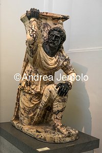 Archaeological National museum Farnese Collection - Barbarian knelt - Marble nero antico and pavonazzetto | Andrea Jemolo