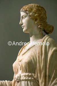 Archaeological National museum Farnese Collection - Empress with unrelated ancient head restored as Musa - Detail | Andrea Jemolo