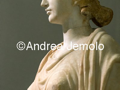 Museo Archeologico Nazionale Collezione Farnese - Imperatrice con testa antica non pertinente restaurata come Musa - Particolare | Andrea Jemolo